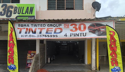 Tinted kedai Pekan Nanas