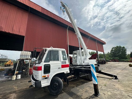 Heng Lee Cranes & Machinery Sdn Bhd